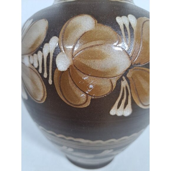 Vintage Hungarian Folk Art Ceramic Vase With Hand-Painted Floral Design - Picture 4 of 6